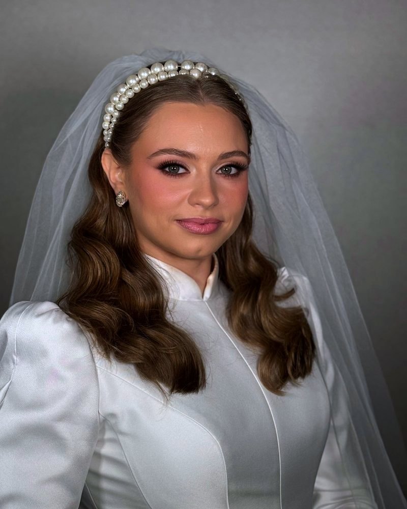 Bride with a pearl headband and sheer veil